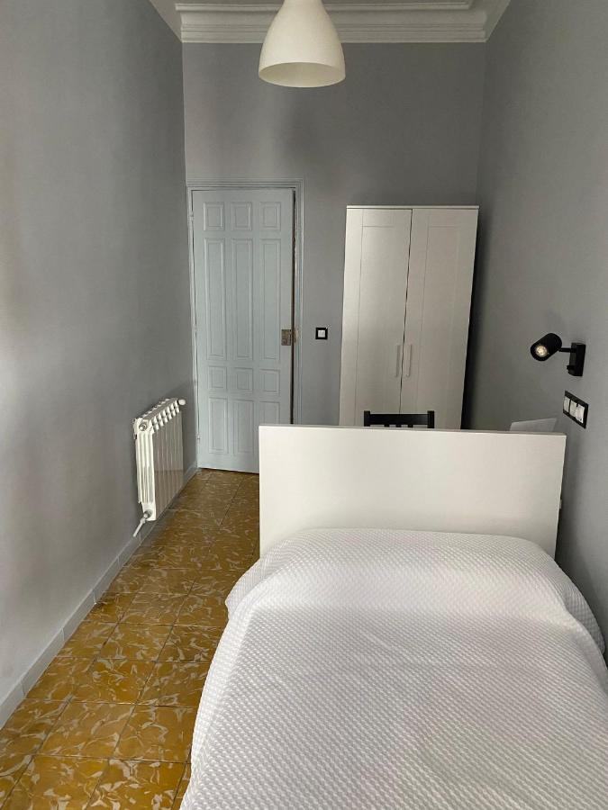 Hostal Yolanda Madrid Exterior foto